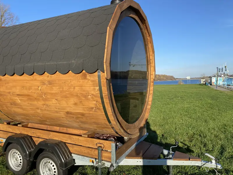 Sudová sauna na vozíku s panoramatickým oknem